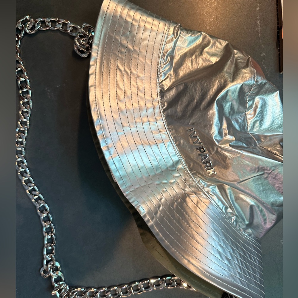 IVY PARK IVYTOPIA METALLIC BUCKET HAT REVERSIBLE NWOT